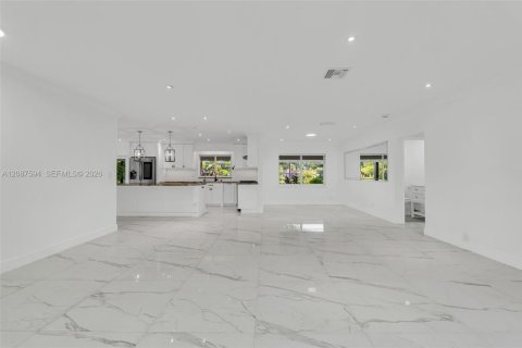 House in Miami, Florida 4 bedrooms, 173.17 sq.m. № 2362114 - photo 5