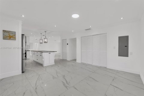 House in Miami, Florida 4 bedrooms, 173.17 sq.m. № 2362114 - photo 19