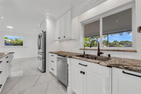 House in Miami, Florida 4 bedrooms, 173.17 sq.m. № 2362114 - photo 15