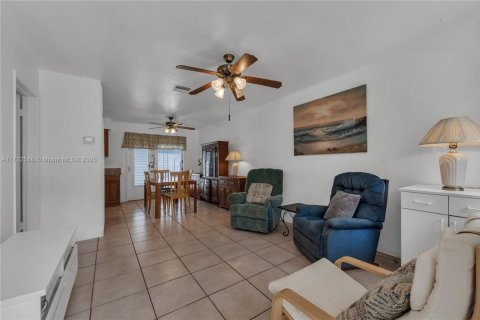 Condo in Hollywood, Florida, 1 bedroom  № 1487060 - photo 17