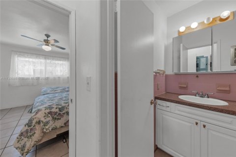Condo in Hollywood, Florida, 1 bedroom  № 1487060 - photo 22