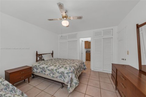 Condo in Hollywood, Florida, 1 bedroom  № 1487060 - photo 20