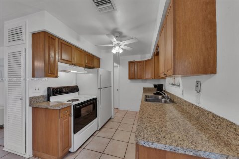 Condo in Hollywood, Florida, 1 bedroom  № 1487060 - photo 5