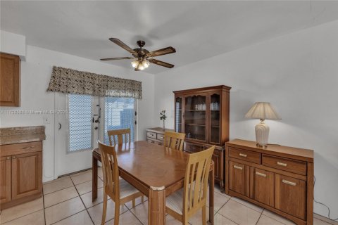Condo in Hollywood, Florida, 1 bedroom  № 1487060 - photo 12