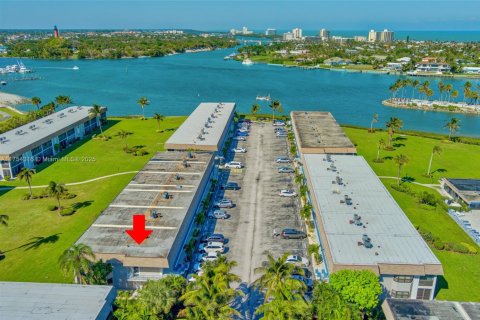 Снять в аренду кондоминиум в Юпитер, Флорида 2 спальни, 98.76м2, № 1958925 - фото 2