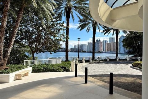 Condominio en alquiler en Aventura, Florida, 2 dormitorios, 199.74 m2 № 2054474 - foto 8