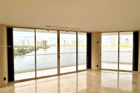 Condominio en alquiler en Aventura, Florida, 2 dormitorios, 199.74 m2 № 2054474 - foto 12