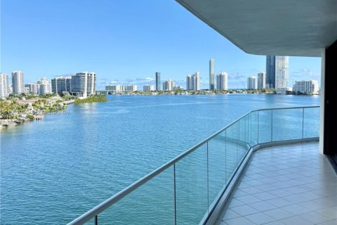 Condominio en Aventura, Florida, 2 dormitorios  № 2054474