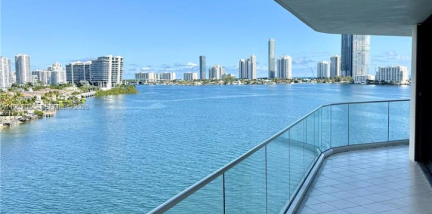 Condominio en Aventura, Florida, 2 dormitorios № 2054474
