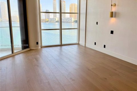 Condominio en alquiler en Aventura, Florida, 2 dormitorios, 199.74 m2 № 2054474 - foto 11