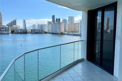 Condominio en alquiler en Aventura, Florida, 2 dormitorios, 199.74 m2 № 2054474 - foto 4