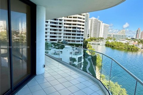 Condominio en alquiler en Aventura, Florida, 2 dormitorios, 199.74 m2 № 2054474 - foto 5