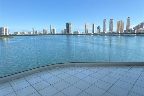 Condominio en alquiler en Aventura, Florida, 2 dormitorios, 199.74 m2 № 2054474 - foto 3