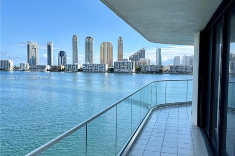 Condominio en alquiler en Aventura, Florida, 2 dormitorios, 199.74 m2 № 2054474 - foto 2
