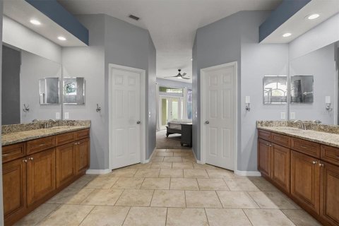 House in Lakeland, Florida 4 bedrooms, 222.22 sq.m. № 2091719 - photo 12