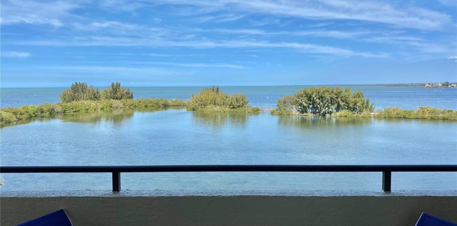 Condo in Hudson, Florida, 2 bedrooms № 479225