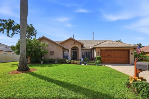 House in Boynton Beach, Florida 3 bedrooms, 191.47 sq.m. № 2391769 - photo 2