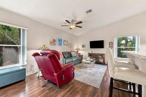 House in Boynton Beach, Florida 3 bedrooms, 191.47 sq.m. № 2391769 - photo 11