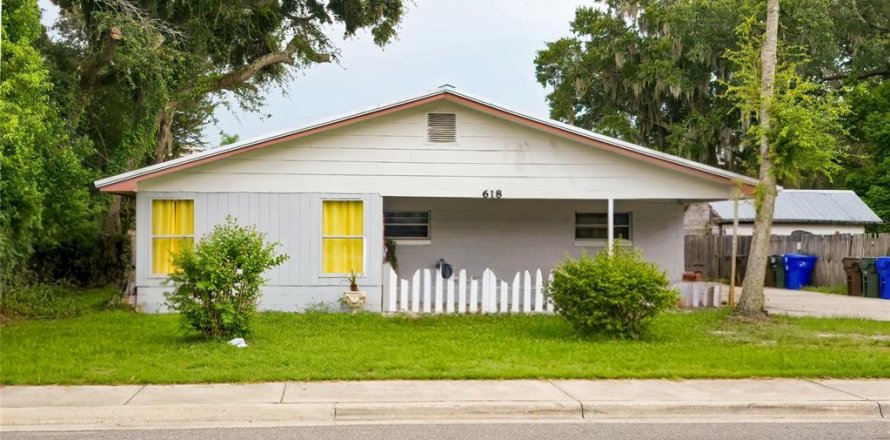 Immobilier commercial à Kissimmee, Floride 6 chambres, 221.48 m2 № 2259051