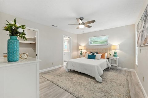House in Seminole, Florida 3 bedrooms, 149.2 sq.m. № 1919754 - photo 20