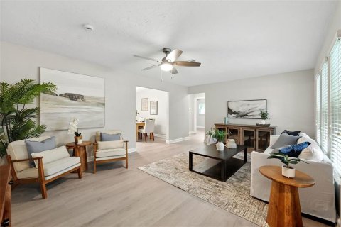 House in Seminole, Florida 3 bedrooms, 149.2 sq.m. № 1919754 - photo 6