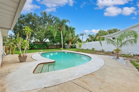 House in Seminole, Florida 3 bedrooms, 149.2 sq.m. № 1919754 - photo 27