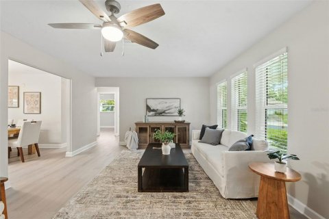 House in Seminole, Florida 3 bedrooms, 149.2 sq.m. № 1919754 - photo 9
