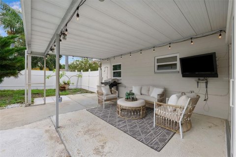 House in Seminole, Florida 3 bedrooms, 149.2 sq.m. № 1919754 - photo 25