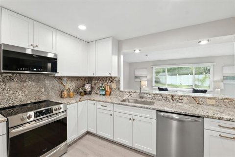 House in Seminole, Florida 3 bedrooms, 149.2 sq.m. № 1919754 - photo 13