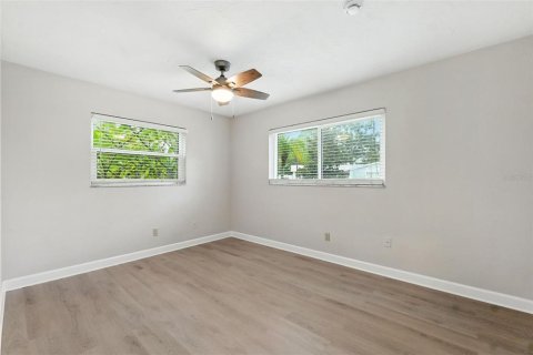 House in Seminole, Florida 3 bedrooms, 149.2 sq.m. № 1919754 - photo 28
