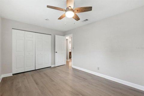 House in Seminole, Florida 3 bedrooms, 149.2 sq.m. № 1919754 - photo 29