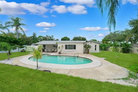 House in Seminole, Florida 3 bedrooms, 149.2 sq.m. № 1919754 - photo 4