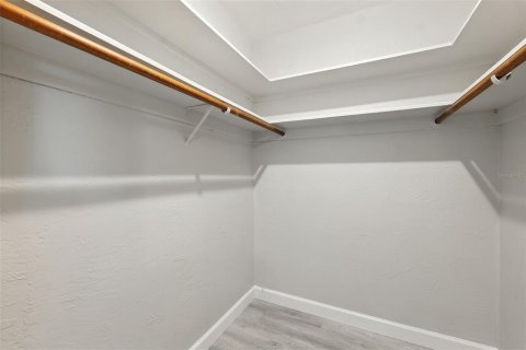 House in Seminole, Florida 3 bedrooms, 149.2 sq.m. № 1919754 - photo 24