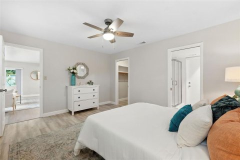 House in Seminole, Florida 3 bedrooms, 149.2 sq.m. № 1919754 - photo 21