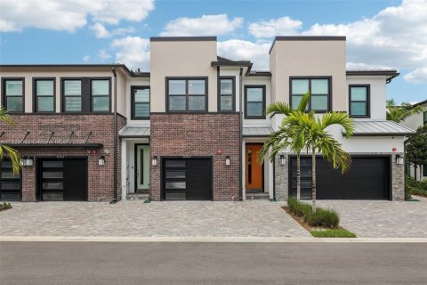 Townhouse in Plantation, Florida 3 bedrooms, 151.15 sq.m. № 1809133 - photo 1