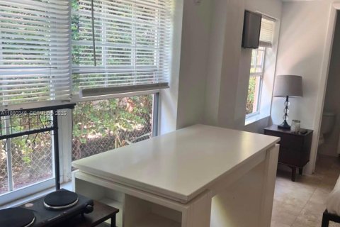 Immobilier commercial à louer à North Miami Beach, Floride: 1 chambre, 19.51 m2 № 2154918 - photo 2