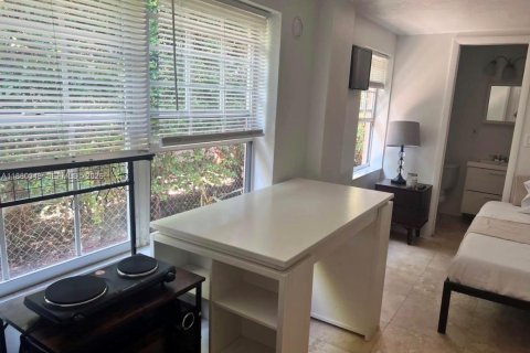 Immobilier commercial à louer à North Miami Beach, Floride: 1 chambre, 19.51 m2 № 2154918 - photo 4