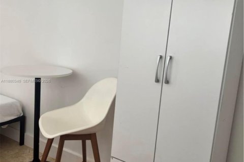 Immobilier commercial à louer à North Miami Beach, Floride: 1 chambre, 19.51 m2 № 2154918 - photo 3