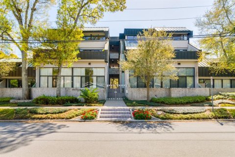 Condo in Tampa, Florida, 3 bedrooms  № 1810737 - photo 1