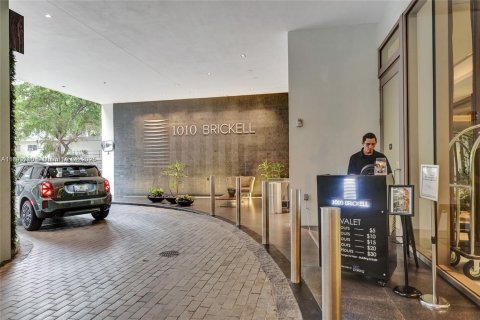 Снять в аренду кондоминиум в Майами, Флорида 2 спальни, 95.5м2, № 1944890 - фото 23