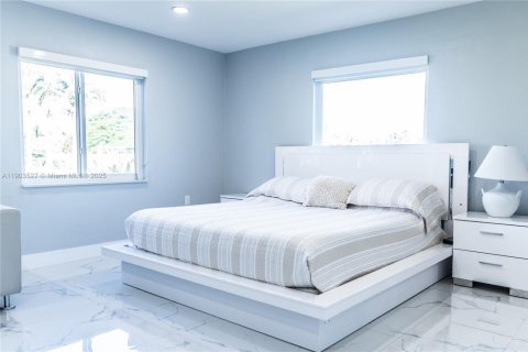 Casa en venta en Miami, Florida, 5 dormitorios, 304.63 m2 № 2015410 - foto 18
