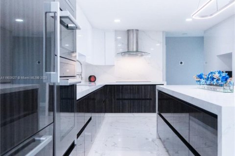 Casa en venta en Miami, Florida, 5 dormitorios, 304.63 m2 № 2015410 - foto 8