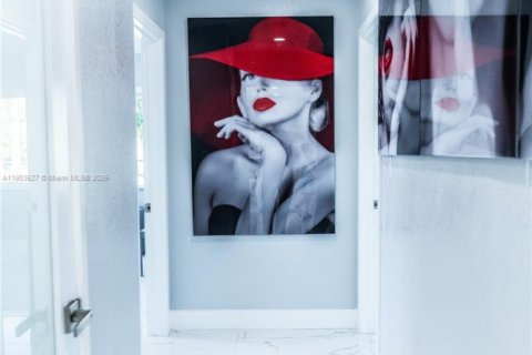 Casa en venta en Miami, Florida, 5 dormitorios, 304.63 m2 № 2015410 - foto 16