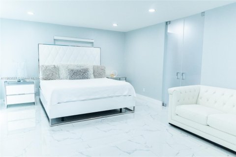 Casa en venta en Miami, Florida, 5 dormitorios, 304.63 m2 № 2015410 - foto 21