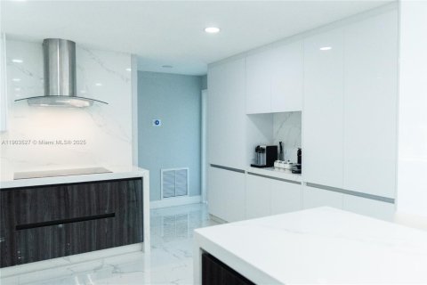 Casa en venta en Miami, Florida, 5 dormitorios, 304.63 m2 № 2015410 - foto 12