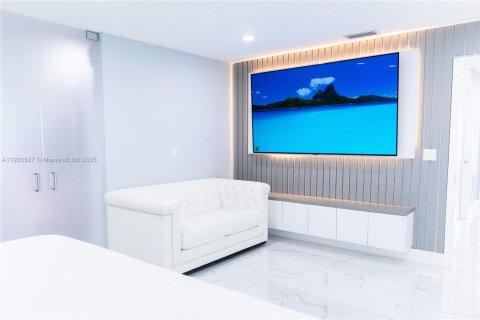 Casa en venta en Miami, Florida, 5 dormitorios, 304.63 m2 № 2015410 - foto 22