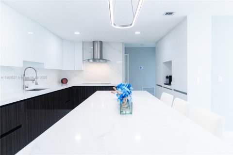 Casa en venta en Miami, Florida, 5 dormitorios, 304.63 m2 № 2015410 - foto 7