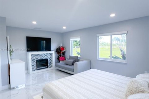 Casa en venta en Miami, Florida, 5 dormitorios, 304.63 m2 № 2015410 - foto 19