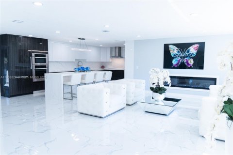 Casa en venta en Miami, Florida, 5 dormitorios, 304.63 m2 № 2015410 - foto 11