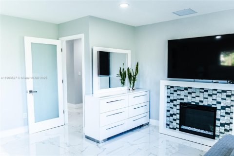 Casa en venta en Miami, Florida, 5 dormitorios, 304.63 m2 № 2015410 - foto 17